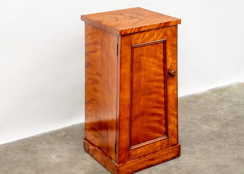 19th Century Biedermeier Satin Birch Bedside Table image 4