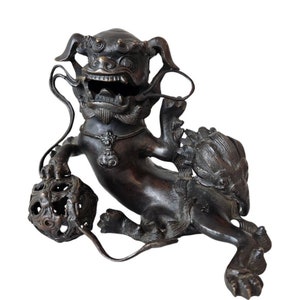 Fine Japanese Antique Edo Period Buddhistic Lion Foo Dog Patinated Bronze Censer Incense Burner Temple Sculpture