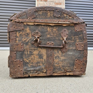 18th Century French Parisian La Forest Wood & Hide Dome-Top Travel Horse Carriage Trunk Antique Storage Blanket Chest image 7