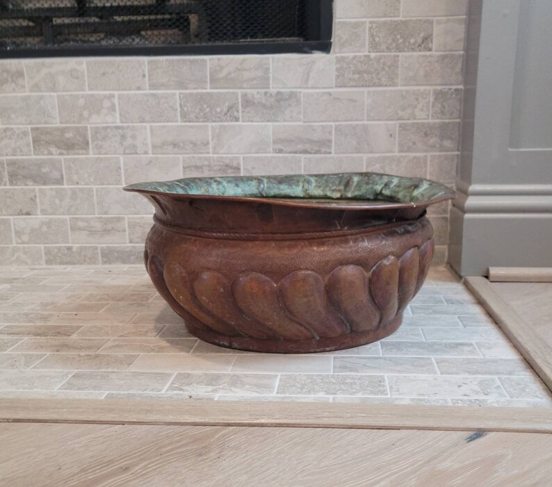 18th Century Continental European Hammered Copper Wine Bottle Cistern chiller ice bucket w/ verdigris! jardiniere planter firewood holder image 2