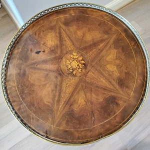 18th Century French Louis XVI Period Tilt-top Guéridon Table image 10