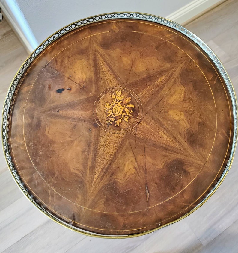 18th Century French Louis XVI Period Tilt-top Guéridon Table image 10