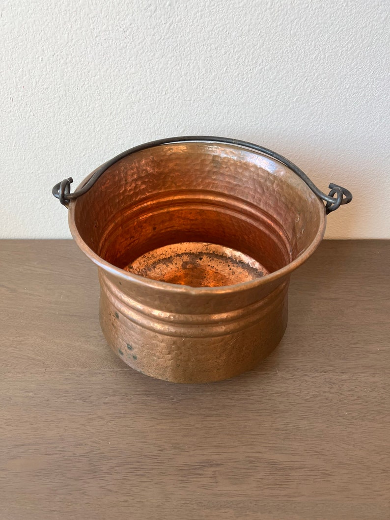 19th Century Hammered Copper Kettle Pot With Iron Handle Antique Cauldron Wine Chiller Ice Bucket Planter image 2