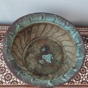 18th Century Continental European Hammered Copper Wine Bottle Cistern chiller ice bucket w/ verdigris! jardiniere planter firewood holder image 8