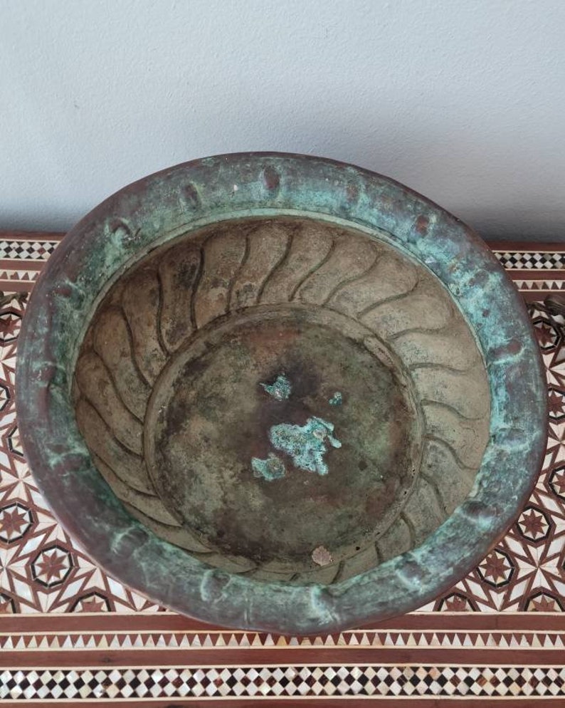 18th Century Continental European Hammered Copper Wine Bottle Cistern chiller ice bucket w/ verdigris! jardiniere planter firewood holder image 8