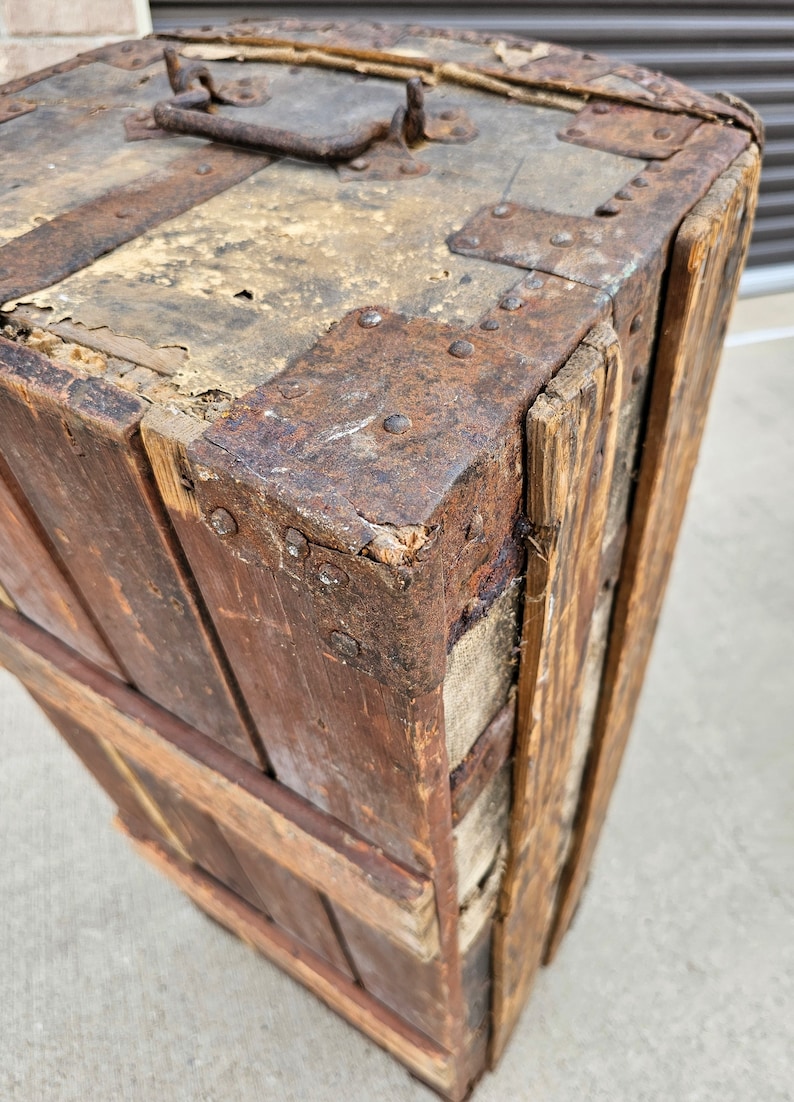 18th Century French Parisian La Forest Wood & Hide Dome-Top Travel Horse Carriage Trunk Antique Storage Blanket Chest image 10