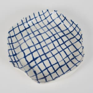 Plateau fait main en porcelaine bleue et blanche, plat à bijoux, plateau en porcelaine avec quadrillage bleu, décoration de table basse bleue et blanche