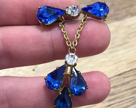 Stunning 1950s blue rhinestone drop brooch