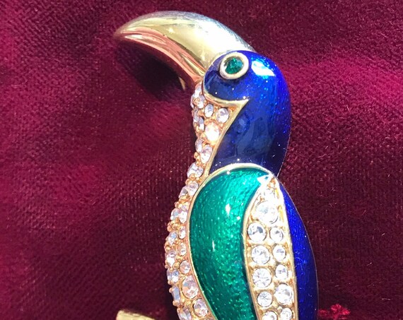 Vintage gold plated enamelled rhinestone toucan Parrot bird brooch