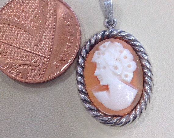 Vintage small silver real shell cameo pendant