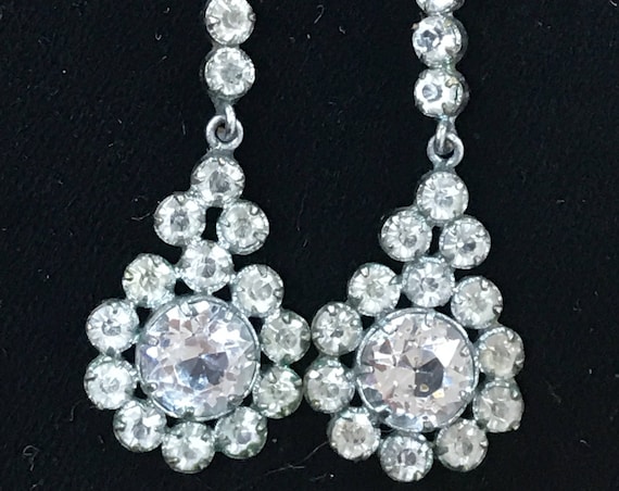 A beautiful pair of vintage Art Deco crystal droplet earrings screw backed