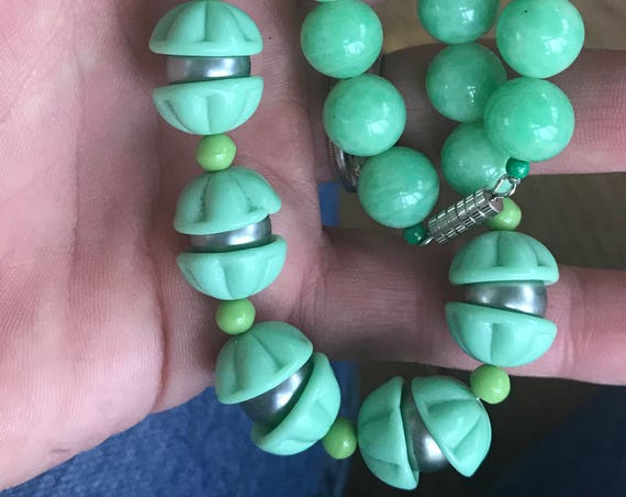 Vintage Art Deco mint green glass beaded necklace 21 inches in length