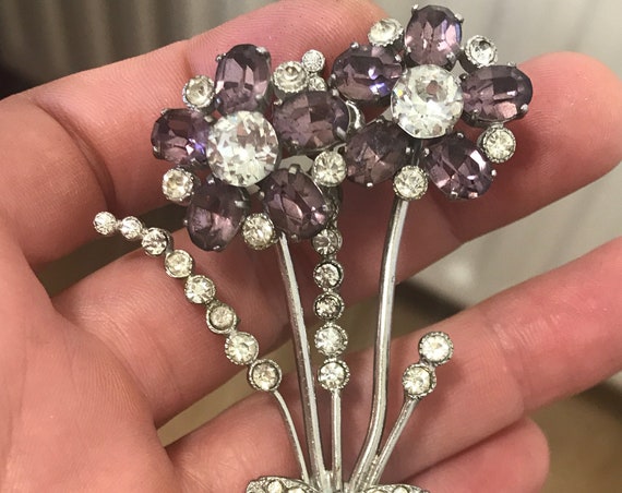 Beautiful vintage 1950s rhodium plated floral paste flower andbow brooch