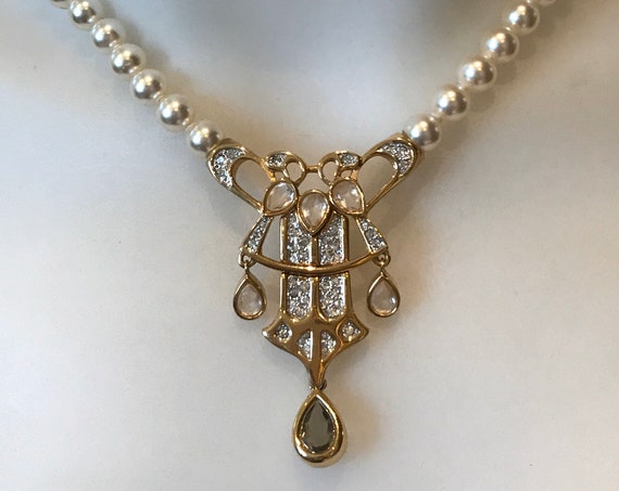Vintage 1970s/80s Swarovski crystal gold plated faux pearl pendant necklace