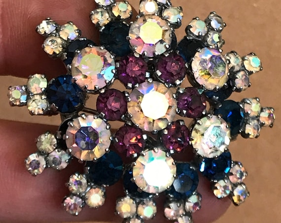 Vintage 1950s aurora borealis coloured rhinestone starburst flower brooch