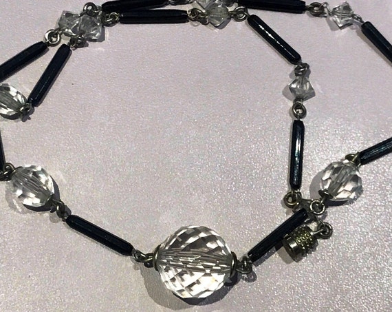 Beautiful vintage Art Deco faceted crystal and French Jet beaded necklace