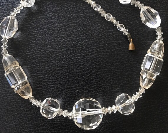 Beautiful vintage Art Deco crystal glass beaded necklace