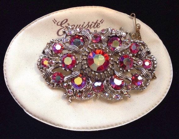 Beautiful vintage red and gold Brooch/ pin by EXQUISITE unworn on original backing