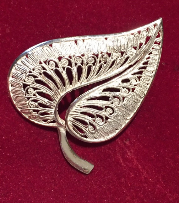 Beautiful vintage 935 silver filigree leaf brooch/pin