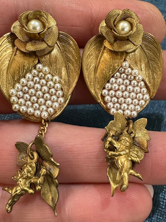 Beautiful large vintage ornate floral cherub Cupid dangle drop earrings