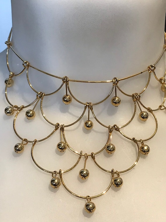 Beautiful vintage 1960s gold plated droplets choker with matching clip earrings