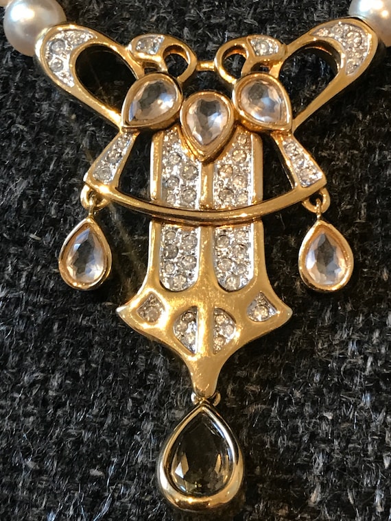 Vintage 1970s/80s Swarovski crystal gold plated faux pearl pendant necklace