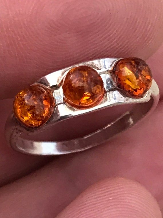 Lovely delicate modernist style Baltic Amber and 925 silver ring