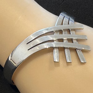 Suggestivo braccialetto messicano vintage modernista in argento massiccio