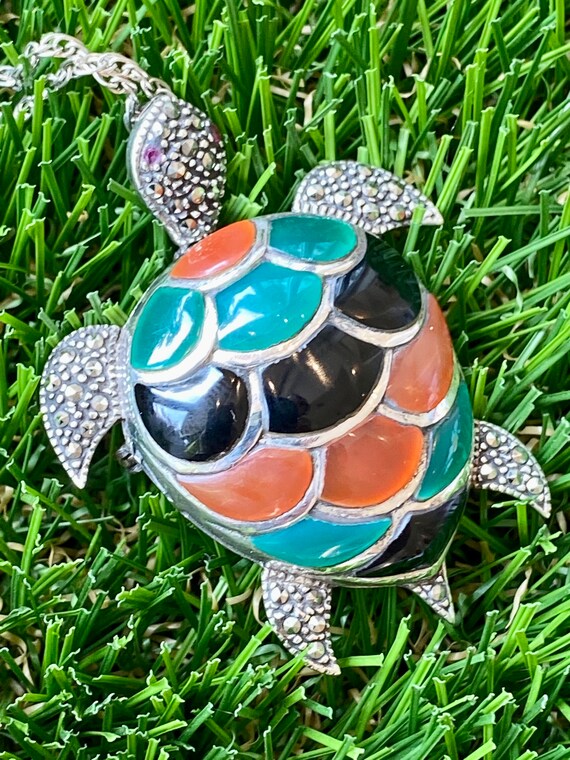 Vintage solid silver carnelian Chrysoprase Onyx and Marcasite Turtle pendant necklace garnet eyes and moving head