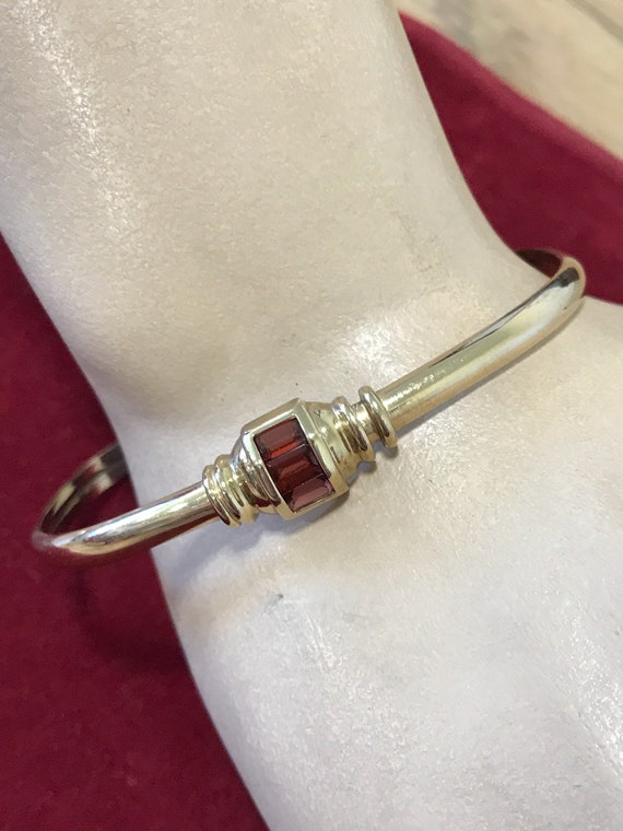 Contemporary style solid 9ct gold 375 garnet bangle bracelet