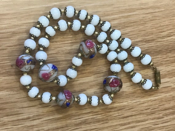 Stunning vintage Venetian glass wedding cake beaded necklace white and pink with gold