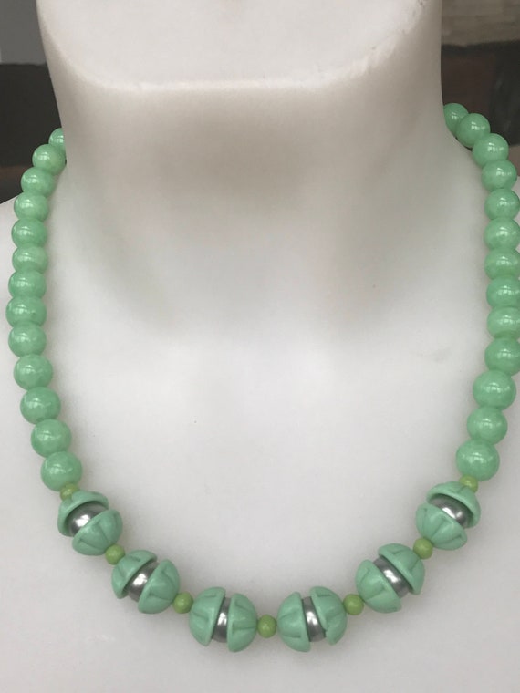 Vintage Art Deco mint green glass beaded necklace 21 inches in length