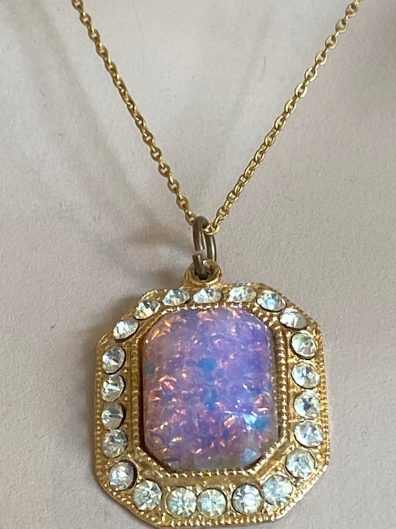 Striking Vintage Opal foiled glass pendant necklace