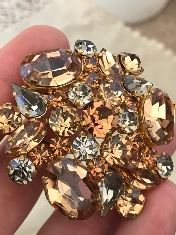 Striking Vintage 1950s/ 1960s Gold toned Crystal/Rhinestone Brooch Original Vintage Retro starburst flower brooch