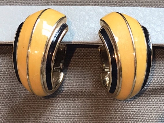 Vintage 1980s 1990s gold toned yellow snd black enamelled hoop earrings