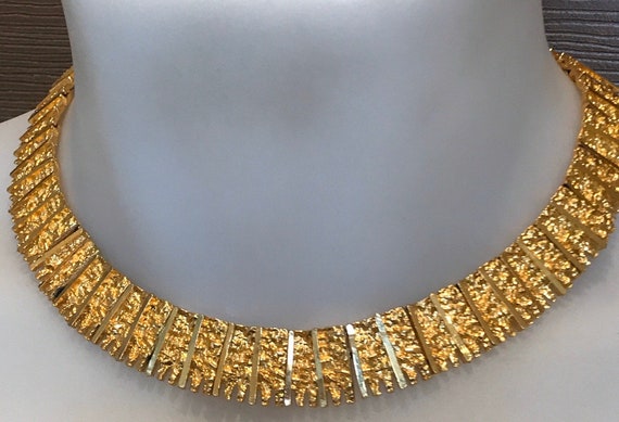 Beautiful vintage 1970s rich gold plated brutalist style collar choker necklace