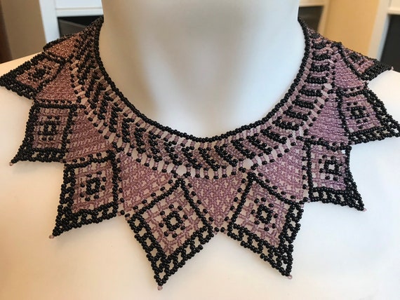 Striking Art Deco beaded collar necklace of mauve and black glass Czech seed beads
