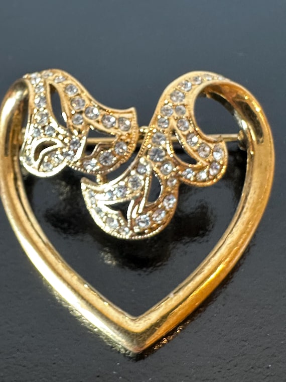 Vintage 22ct gold plated Attwood & sawyer Heart brooch Attwood Collection.