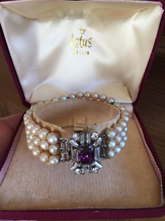 Vintage Lotus de Luxe pearl boxed bracelet with silver clasp