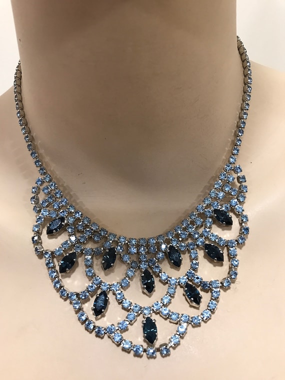 Classic Vintage 1950s pale and dark blue crystal rhinestone necklace