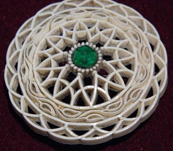 A vintage early plastic/celluloid brooch c 1920s