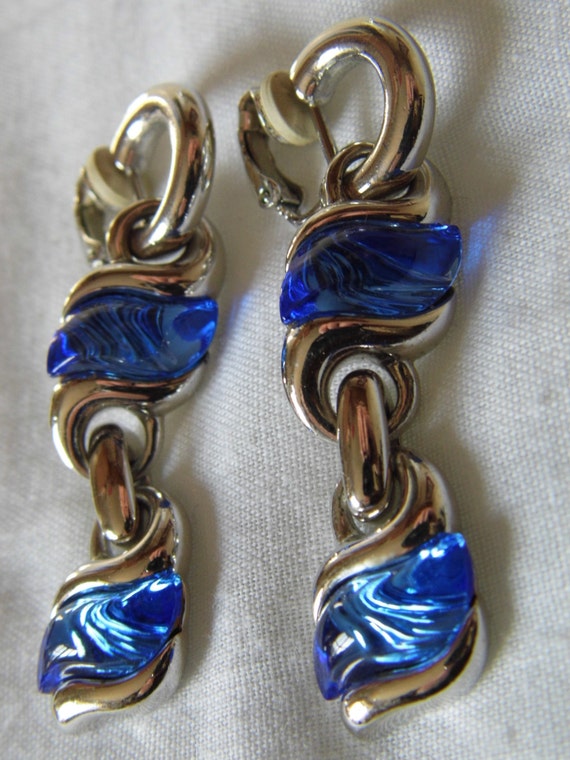 Stunning vintage Swarovski blue crystal clip- on earrings.