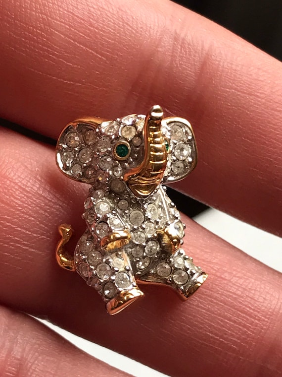 Small Signed Swarovski Crystal Elephant Lapel Pin Brooch