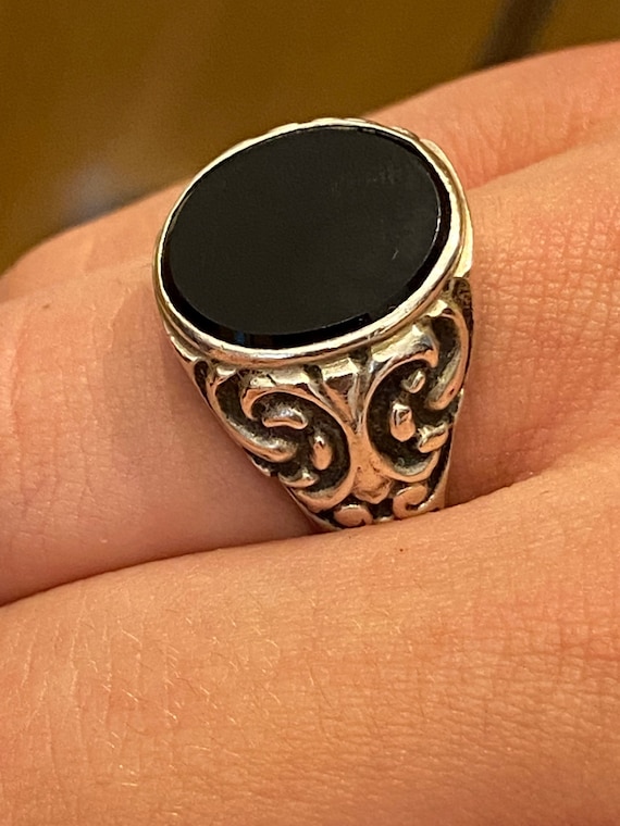 Vintage heavy patterned solid 835 silver and black Onyx unisex signet ring size UK T
