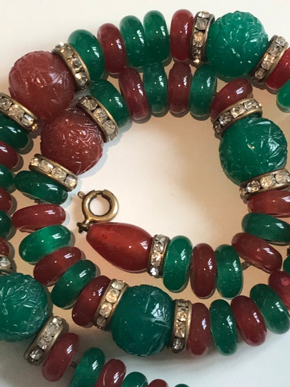Stunning Vintage Art Deco MADE IN CZECHOSLOVAKIA red and green glass beaded necklace 16.5 inches in length