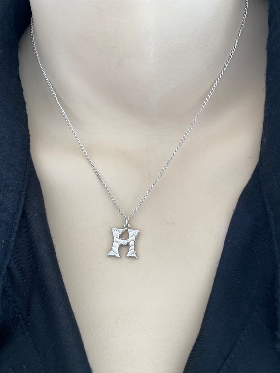 A Vintage 1970s sterling silver "H" initial letter charm pendant necklace on a 16 inch silver chain