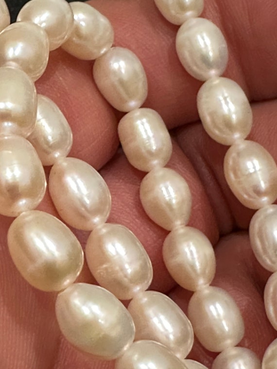 Classic simple river pearl necklace with 9ct gold clasp