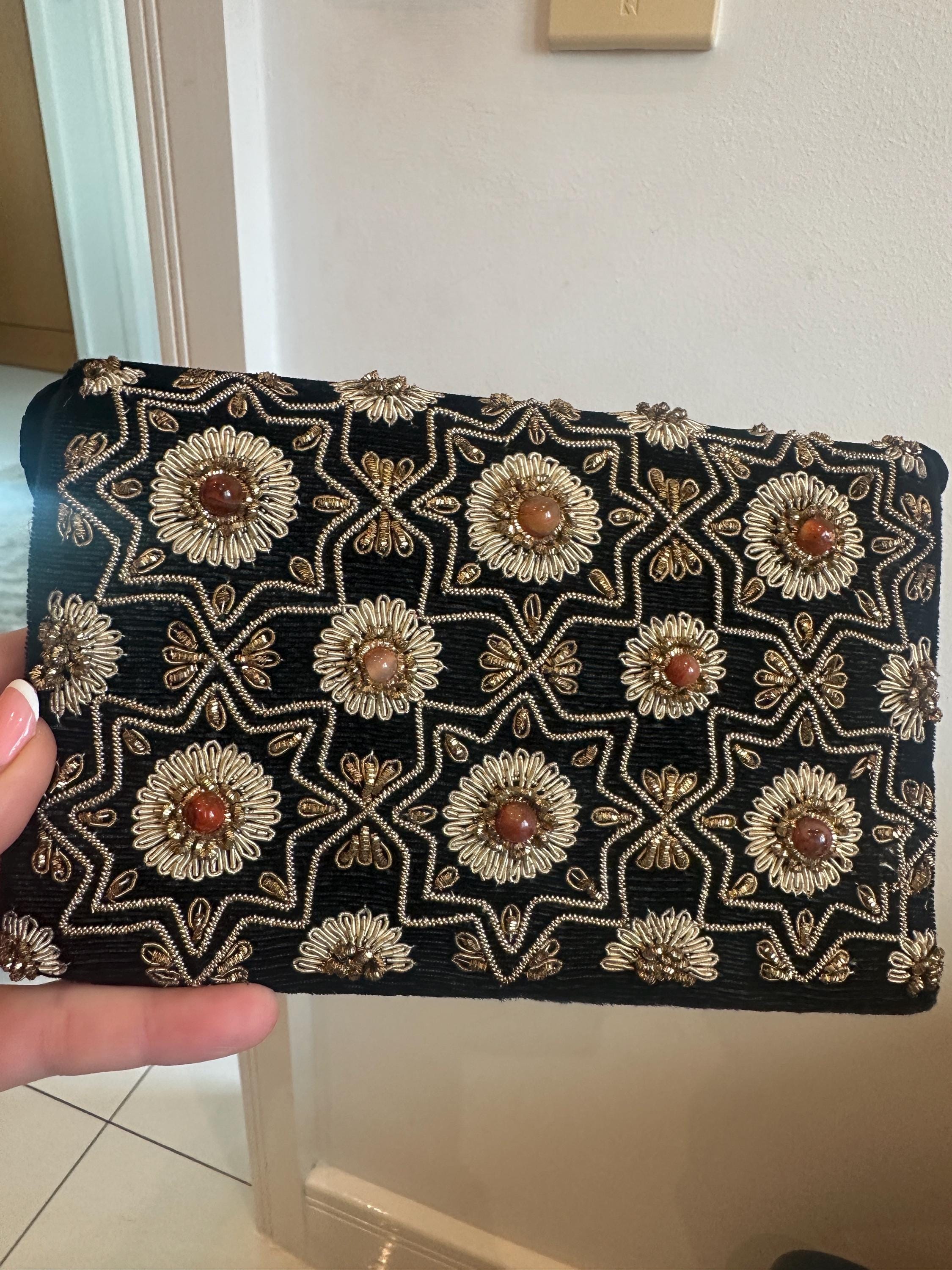 ヴィンテージブラックベルベットのザルドジ刺繍クラッチ：ゴールド