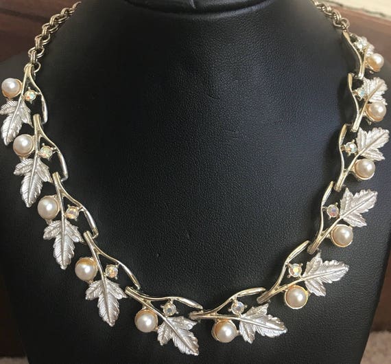Beautiful necklace by 1960s designer Judy Lee enamelled and set with imitation pearls and crystals