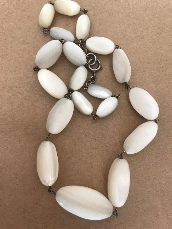 Art Deco Mother Of Pearl Oval Beaded Chain 16 inches